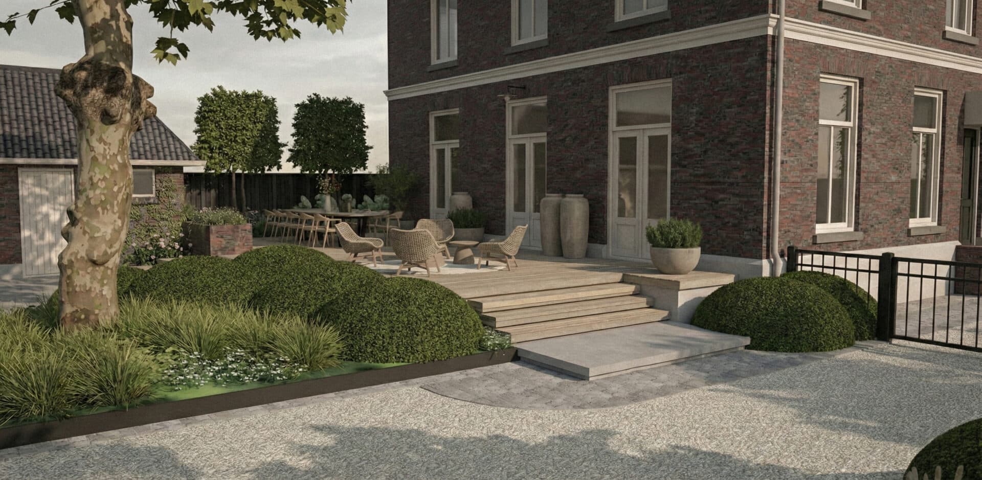 Tuin met verhoogd houten terras, donkere borderranden, grindpaden en klassieke gevel.
